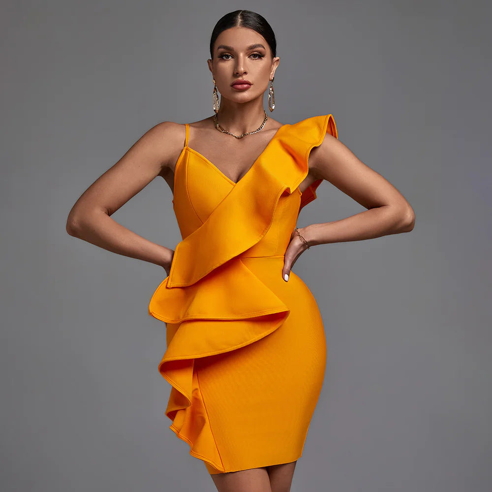 Robe bandage sans manches à une épaule et à volants, col en V