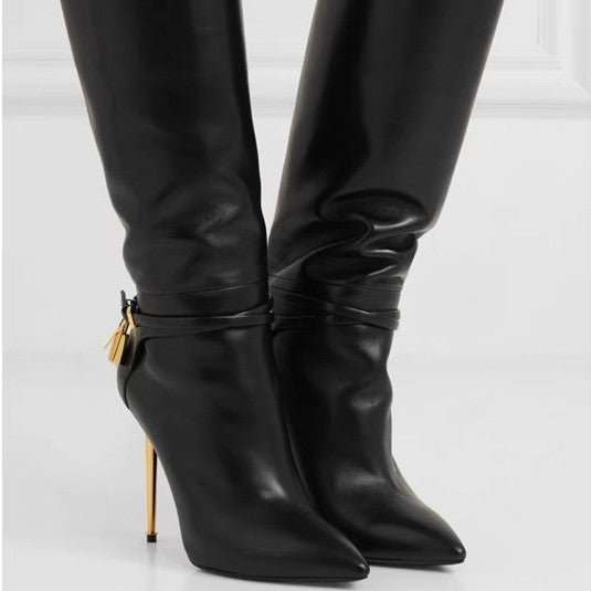 Bottes longues classiques noires simples.