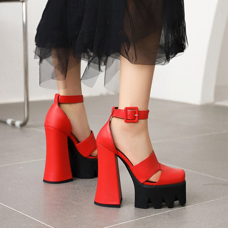 Sandalias con tiras y tacón grueso