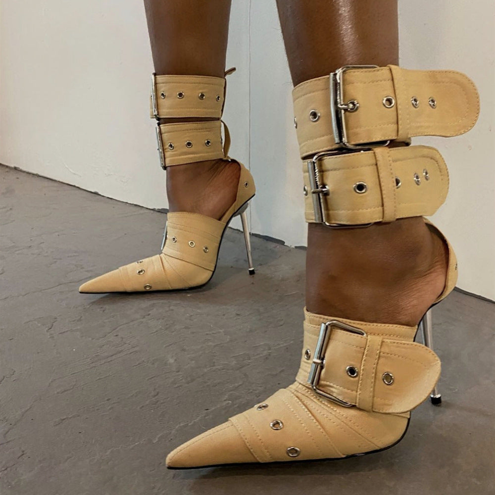 Chaussures sexy à bout pointu avec grosse boucle ardillon