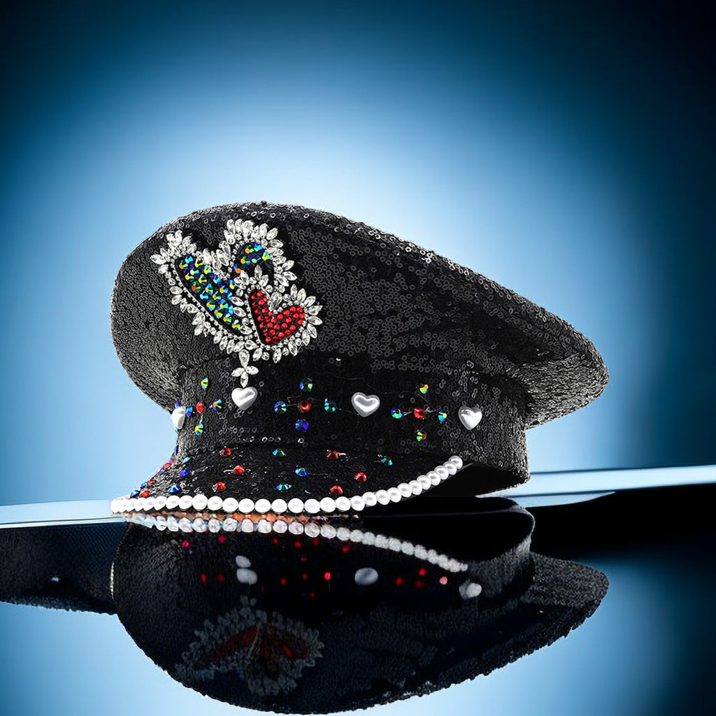 Chapeau bleu marine en cuir et strass assortis avec couronne de diamants