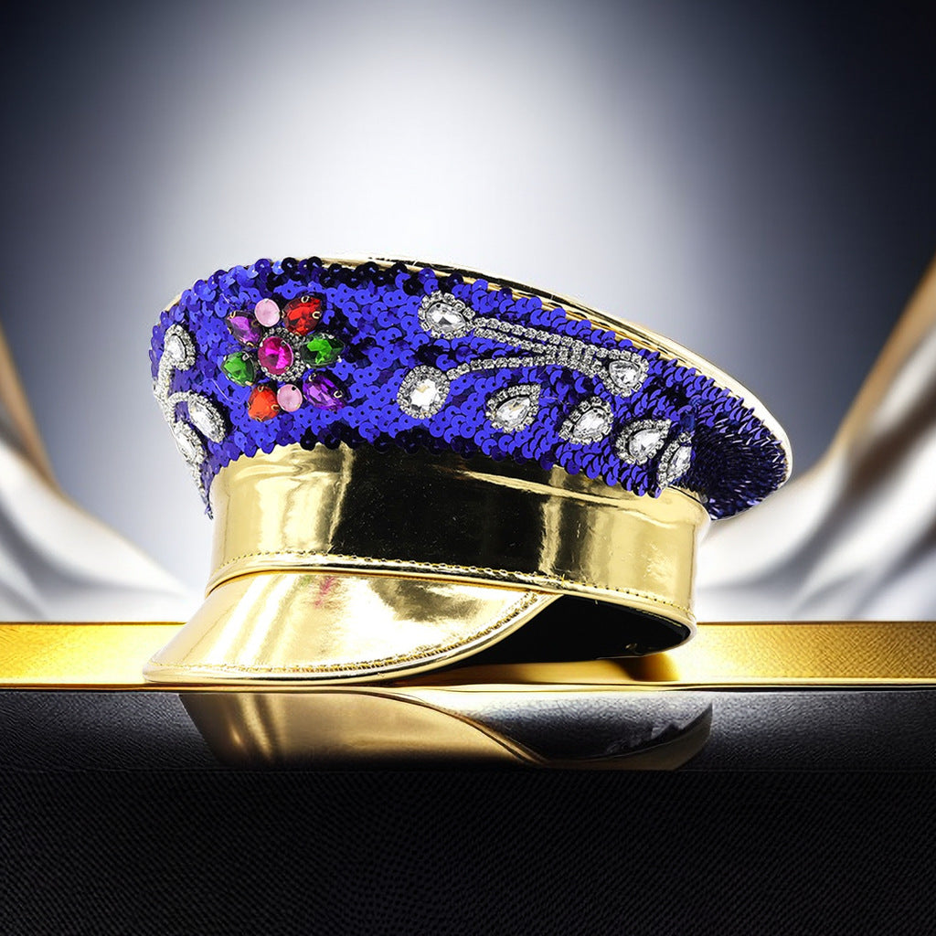 Chapeau bleu marine en cuir et strass assortis avec couronne de diamants