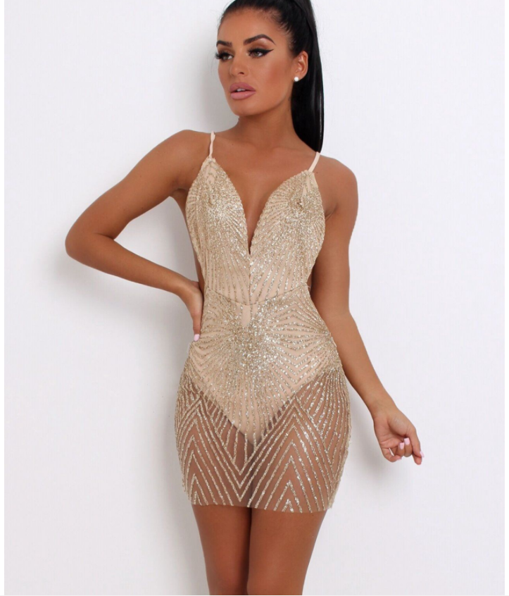 Dress with straps and sequins, with an open back.