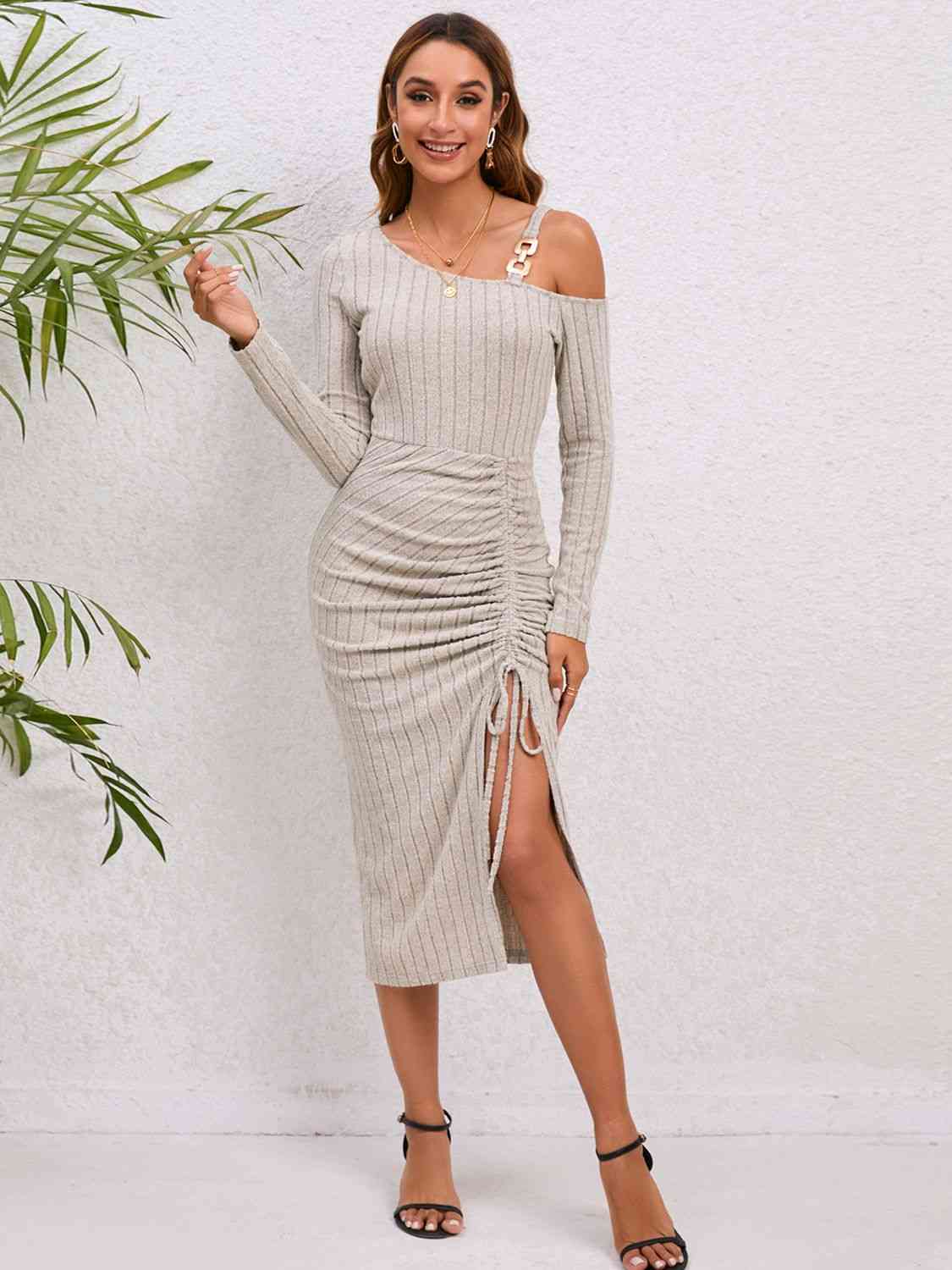 KIKIMORA Robe fendue à col asymétrique avec cordon de serrage